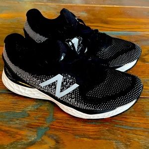 New Balance Women's Fresh Foam 880v10 Black/White Size 8